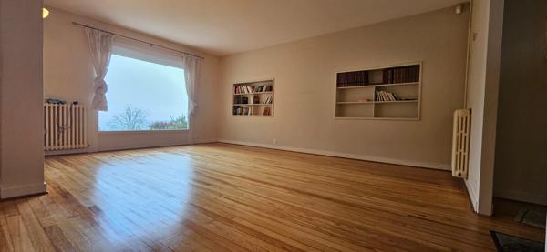 Maison avec vue panoramique et piscine – Proche Bergerac