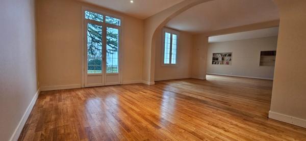 Maison avec vue panoramique et piscine – Proche Bergerac