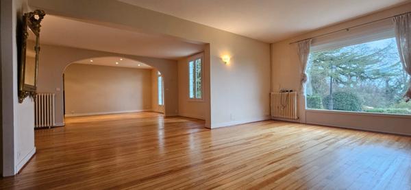 Maison avec vue panoramique et piscine – Proche Bergerac