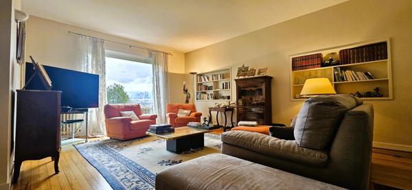 Maison avec vue panoramique et piscine – Proche Bergerac