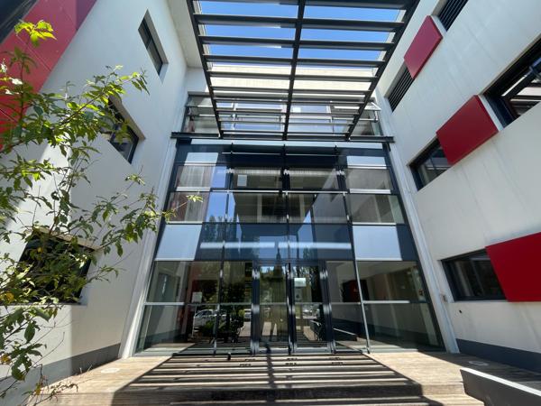 Bureaux à louer à Nîmes Parc Georges Besse avec parking privatif