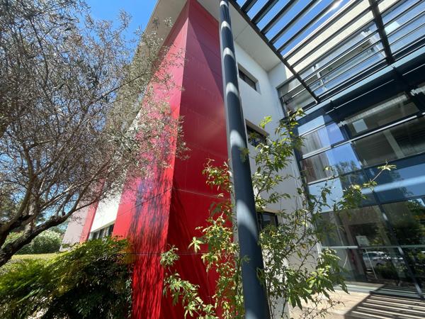 Bureaux à louer à Nîmes Parc Georges Besse avec parking privatif