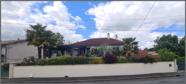 Maison à BRESSUIRE, 79300 - 10 pièces 160m²