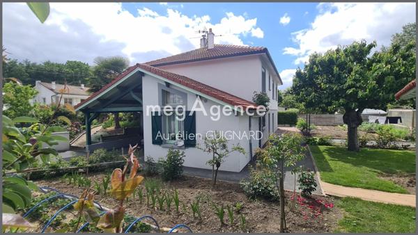 Maison à BRESSUIRE, 79300 - 10 pièces 160m²