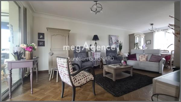 Maison à BRESSUIRE, 79300 - 10 pièces 160m²