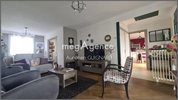 Maison à BRESSUIRE, 79300 - 10 pièces 160m²