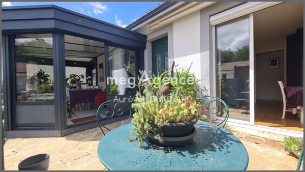 Maison à BRESSUIRE, 79300 - 10 pièces 160m²