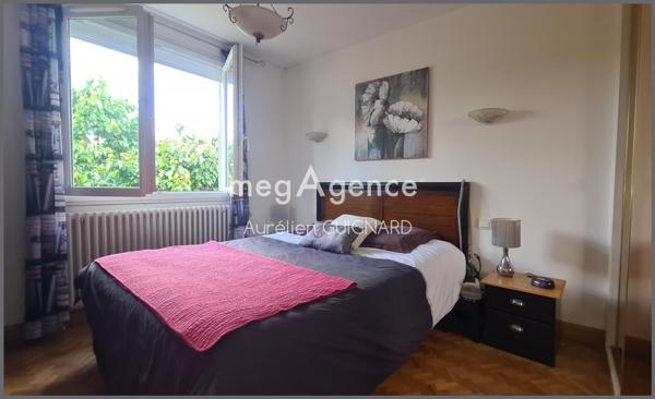Maison à BRESSUIRE, 79300 - 10 pièces 160m²