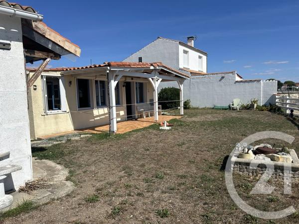 Maison à vendre  4 pièces - 86 m 2   ANGOULINS  - 17