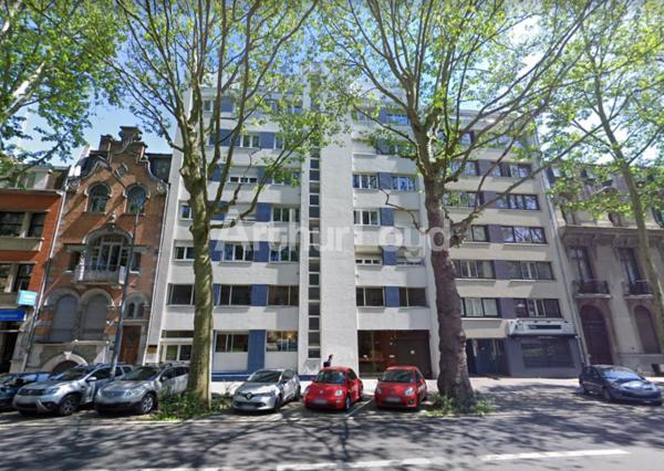 Bureaux à vendre à Lille avec nombreux parkings et fort potentiel de valorisation
