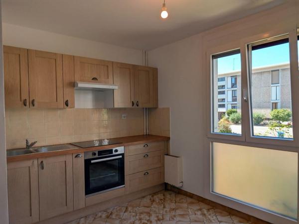 GRAND T5 RENOVE A PROXIMITE DE LA LIGNE DE TRAM17