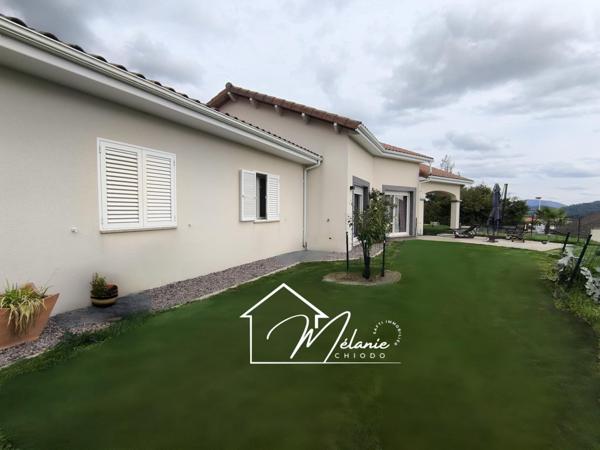 Maison individuelle 4 chambres jardin dépendances