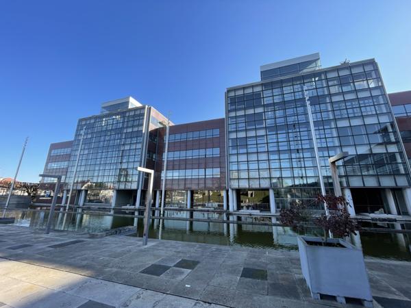 Bureaux lumineux à louer - Nombreux services - Berges de Seine