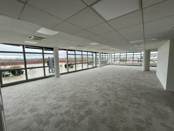 Bureaux lumineux à louer - Nombreux services - Berges de Seine