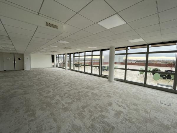 Bureaux lumineux à louer - Nombreux services - Berges de Seine