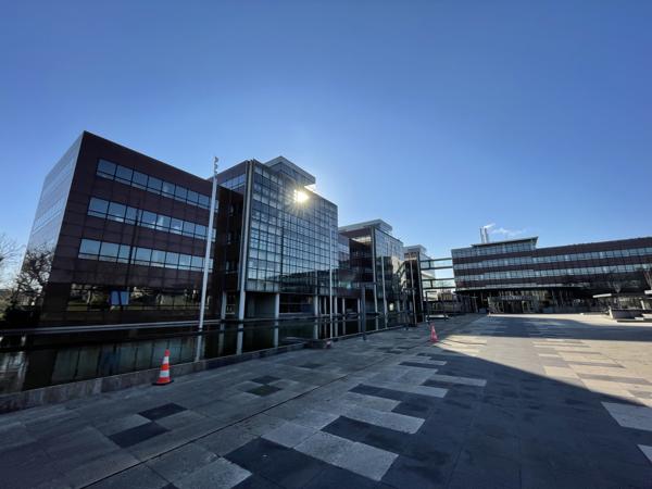 Bureaux lumineux à louer - Nombreux services - Berges de Seine