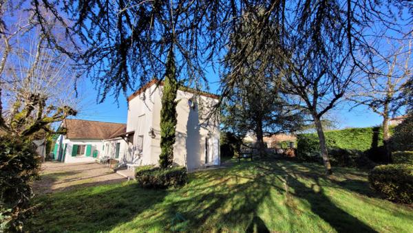 DEUX MAISONS, UNE SEULE ADRESSE : L'opportunité rare de La Force !