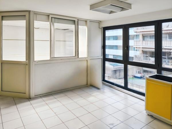 À VENDRE – MURS DE LOCAUX PROFESSIONNELS - MENTON (06 500) - 380 000 € honoraires d'agence inclus