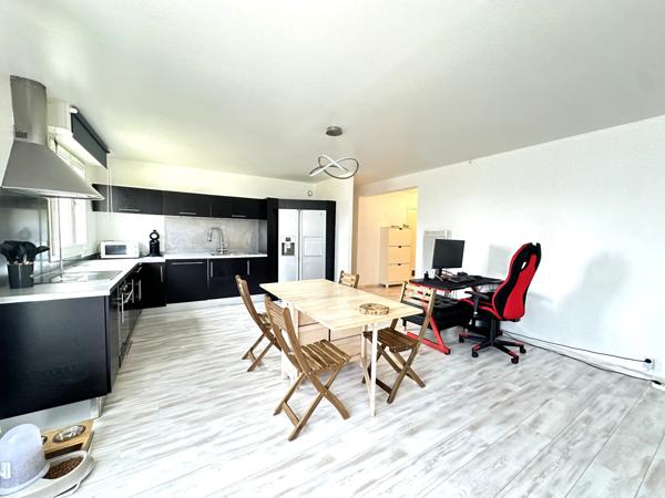 Appartement 106 m2, 2 chambres (possibilité 3), place de parking au sous sol sécurisé