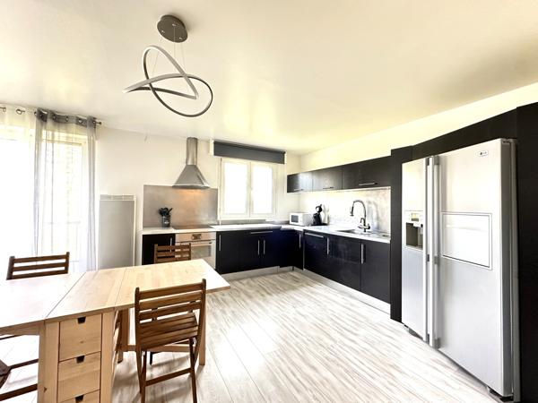 Appartement 106 m2, 2 chambres (possibilité 3), place de parking au sous sol sécurisé