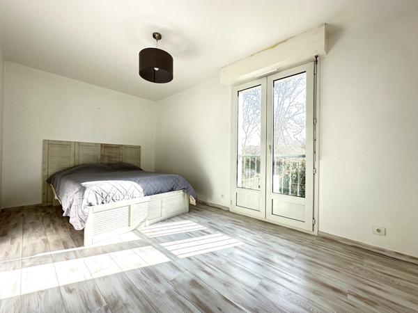 Appartement 106 m2, 2 chambres (possibilité 3), place de parking au sous sol sécurisé