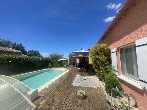 Villa de plain pied avec piscine