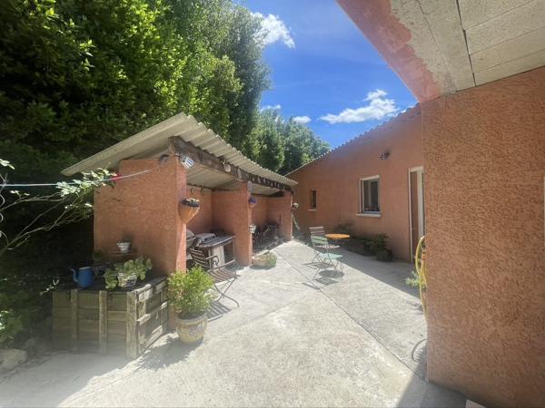 Villa de plain pied avec piscine