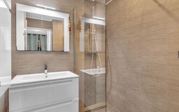 Appartement à vendre    3 pièces • 67 m2 Saint-Laurent-du-Var