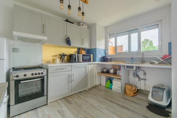 Exclusivité - Bordeaux Cauderan - appartement T2 rénové avec balcon, parking et cave