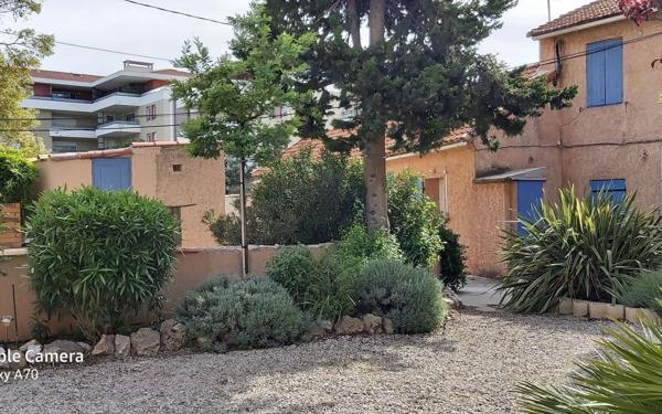 Maison à vendre    2 pièces •  Marseille 12