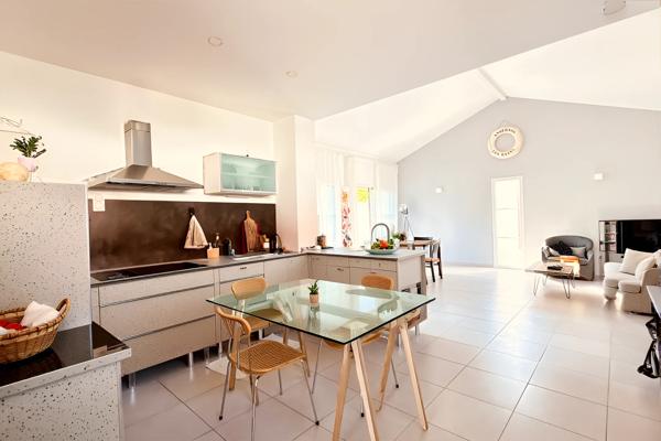 ANDERNOS-LES BAINS MAISON 161m² 5 CHAMBRES PISCINE, TERRAIN 748 m². PLAGE A PIEDS