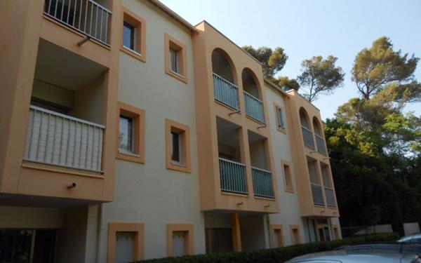 Stationnement à louer    Nîmes