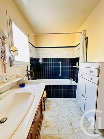Maison à vendre  5 pièces - 127 m 2   FOURAS  - 17