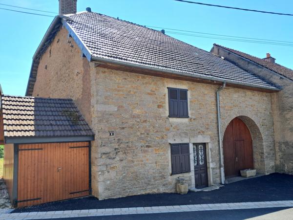 Maison mitoyenne de type 4, avec grangerie.