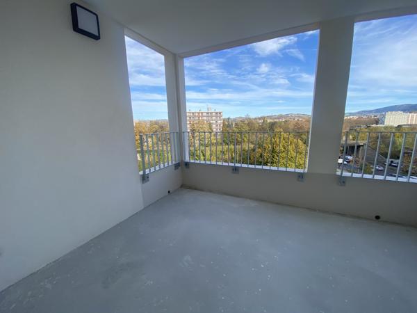 Saint-Étienne (42000) SAINT ETIENNE APPARTEMENT T2 MEUBLE AVEC TERRASSE ET PLACE DE PARKING