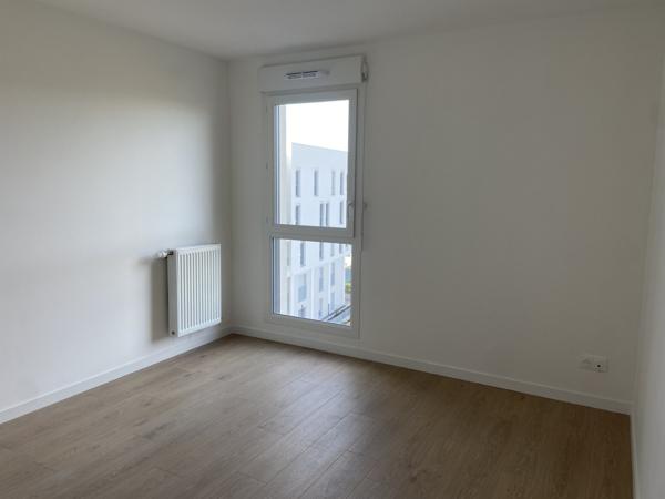 Saint-Étienne (42000) SAINT ETIENNE APPARTEMENT T2 MEUBLE AVEC TERRASSE ET PLACE DE PARKING