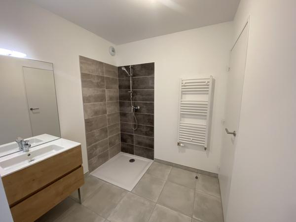 Saint-Étienne (42000) SAINT ETIENNE APPARTEMENT T2 MEUBLE AVEC TERRASSE ET PLACE DE PARKING