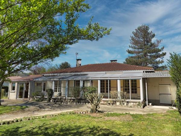 Jolie villa 4 chambres avec garage et beau jardin