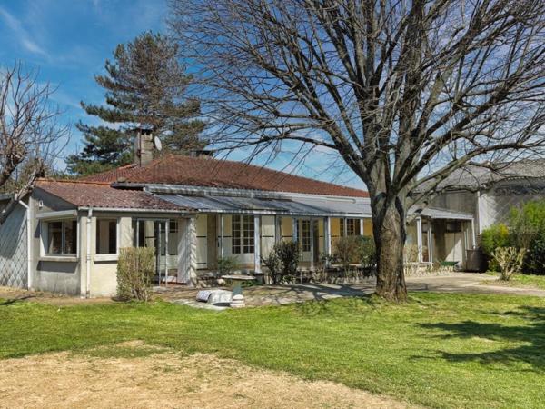 Jolie villa 4 chambres avec garage et beau jardin