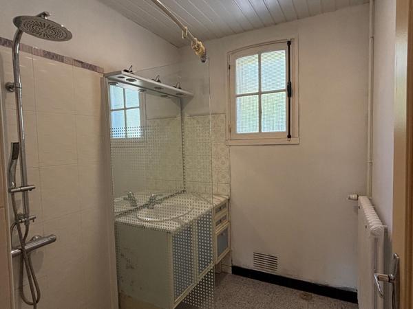 Jolie villa 4 chambres avec garage et beau jardin