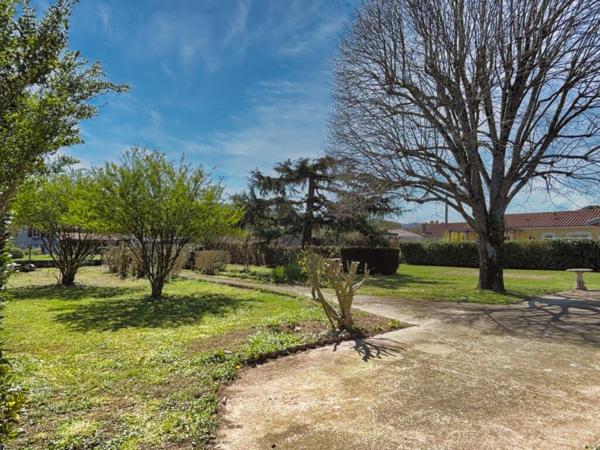Jolie villa 4 chambres avec garage et beau jardin
