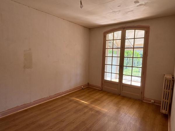 Jolie villa 4 chambres avec garage et beau jardin