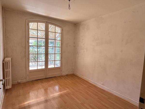 Jolie villa 4 chambres avec garage et beau jardin