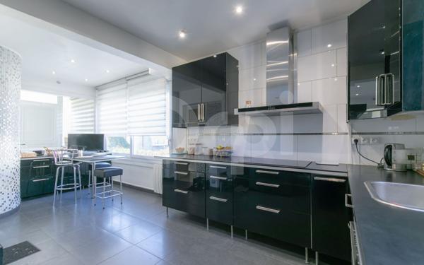 Maison à vendre    6 pièces • 230 m2 Chennevières-sur-Marne