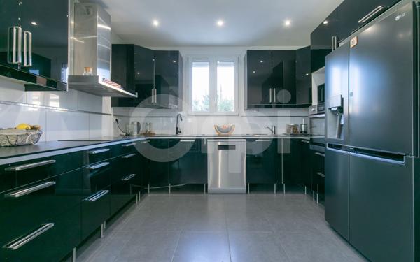 Maison à vendre    6 pièces • 230 m2 Chennevières-sur-Marne