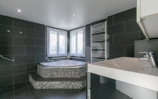 Maison à vendre    6 pièces • 230 m2 Chennevières-sur-Marne