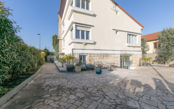 Maison à vendre    6 pièces • 230 m2 Chennevières-sur-Marne