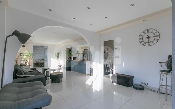 Maison à vendre    6 pièces • 230 m2 Chennevières-sur-Marne