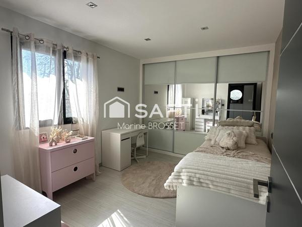 Belle maison contemporaine,3 chambres dont une suite parentale, piscine, proche commodités