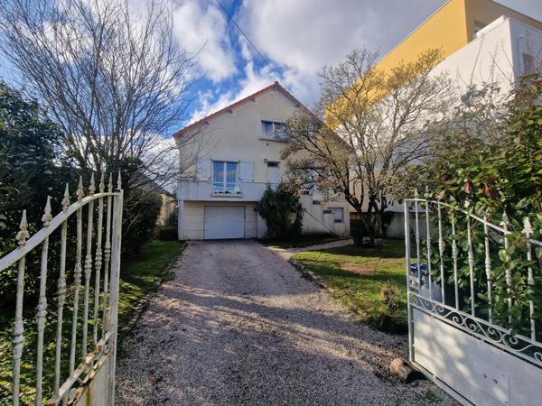 Gros potentiel pour cette maison idéalement située